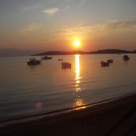 Melaike Hotel Foça Exteriör bild